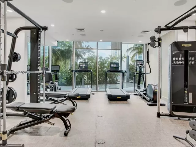 2-bedroom condo for rent in Sunny Isles Beach - 17550 Collins Ave 402 - MondialRealty