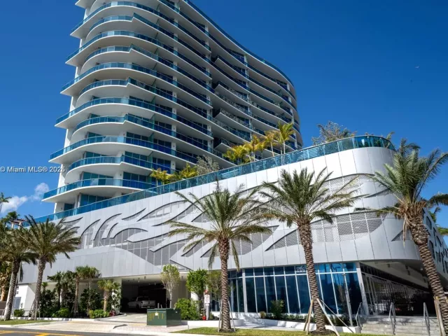2-bedroom condo for rent in Sunny Isles Beach - 17550 Collins Ave 402 - MondialRealty