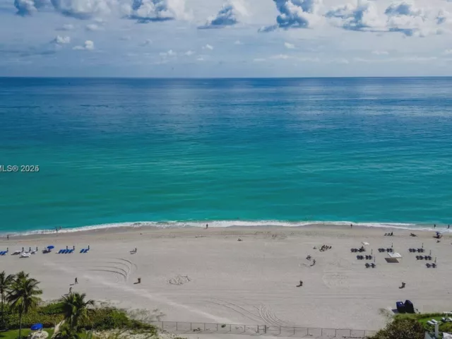 2-bedroom condo for rent in Sunny Isles Beach - 17550 Collins Ave 402 - MondialRealty