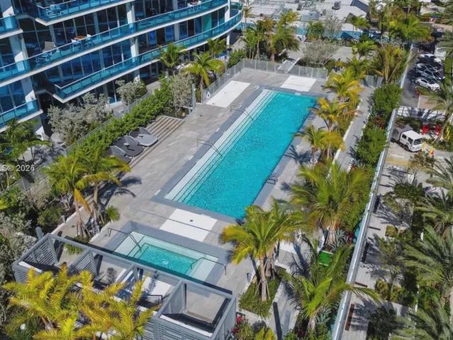 2-bedroom condo for rent in Sunny Isles Beach - 17550 Collins Ave 402 - MondialRealty