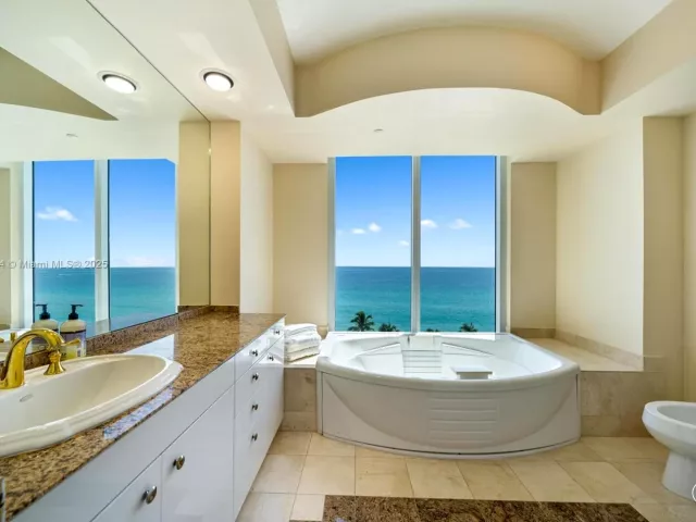 3-bedroom condo for rent in Sunny Isles Beach - 19111 Collins Ave 704 - MondialRealty