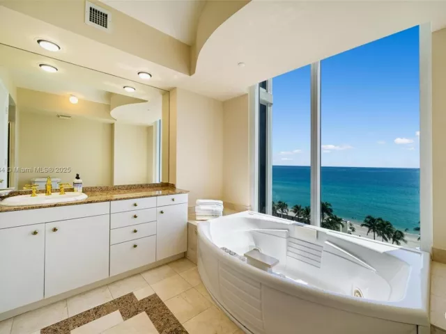 3-bedroom condo for rent in Sunny Isles Beach - 19111 Collins Ave 704 - MondialRealty