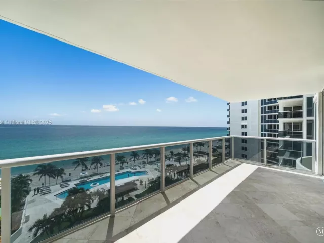 3-bedroom condo for rent in Sunny Isles Beach - 19111 Collins Ave 704 - MondialRealty