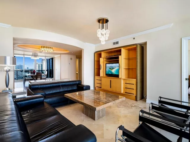 3-bedroom condo for rent in Sunny Isles Beach - 19111 Collins Ave 704 - MondialRealty