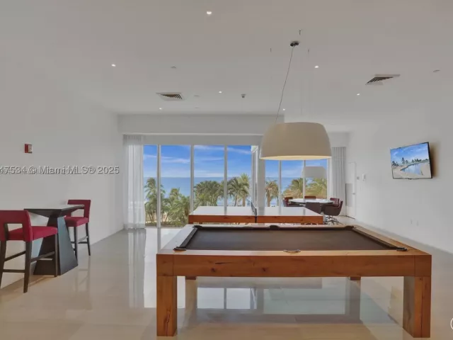 3-bedroom condo for rent in Sunny Isles Beach - 19111 Collins Ave 704 - MondialRealty