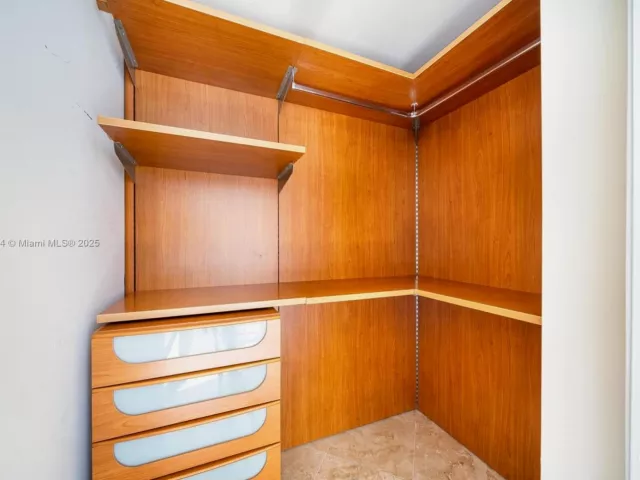 3-bedroom condo for rent in Sunny Isles Beach - 19111 Collins Ave 704 - MondialRealty