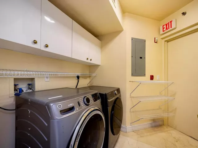 3-bedroom condo for rent in Sunny Isles Beach - 19111 Collins Ave 704 - MondialRealty