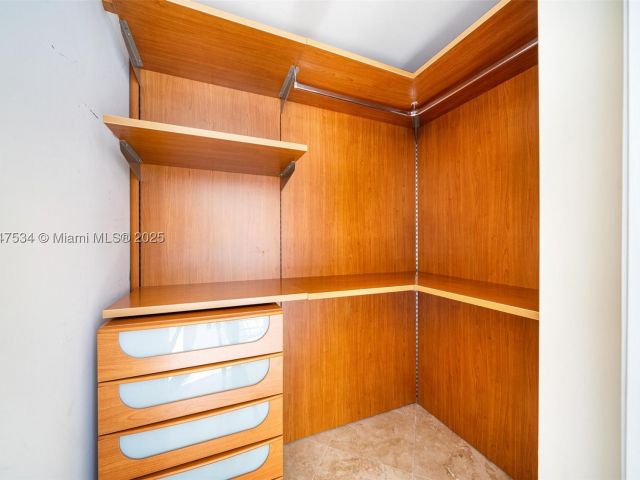 3-bedroom condo for rent in Sunny Isles Beach - 19111 Collins Ave 704 - MondialRealty