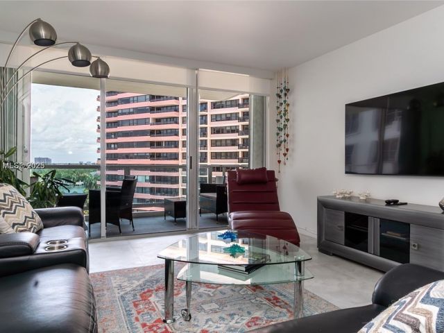 Apartment for rent  Unit #811 - photo 6479837