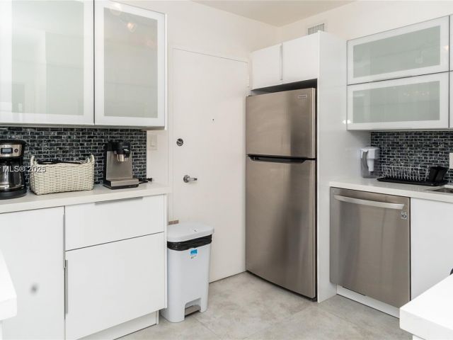 Apartment for rent  Unit #811 - photo 6479840