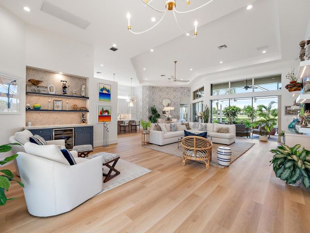 Home for sale at 9004 Lakes Boulevard - photo 6506944