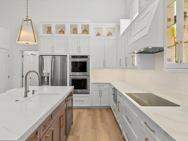 Home for sale at 9004 Lakes Boulevard - photo 6542843