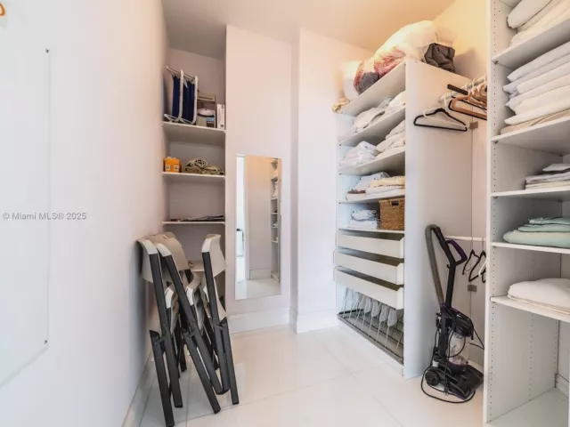 2-bedroom condo for sale in Sunny Isles Beach - 16001 Collins Ave 4305 - MondialRealty