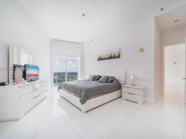 2-bedroom condo for sale in Sunny Isles Beach - 16001 Collins Ave 4305 - MondialRealty