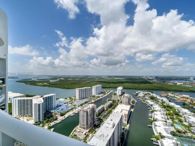 2-bedroom condo for sale in Sunny Isles Beach - 16001 Collins Ave 4305 - MondialRealty