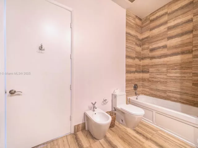 2-bedroom condo for sale in Sunny Isles Beach - 16001 Collins Ave 4305 - MondialRealty