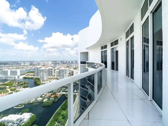 2-bedroom condo for sale in Sunny Isles Beach - 16001 Collins Ave 4305 - MondialRealty