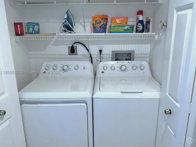2-bedroom condo for rent in Hallandale Beach - 2080 S OCEAN DRIVE PH3 - MondialRealty