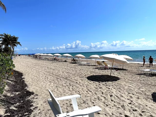 2-bedroom condo for rent in Hallandale Beach - 2080 S OCEAN DRIVE PH3 - MondialRealty