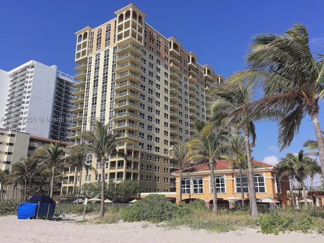 2-bedroom condo for rent in Hallandale Beach - 2080 S OCEAN DRIVE PH3 - MondialRealty