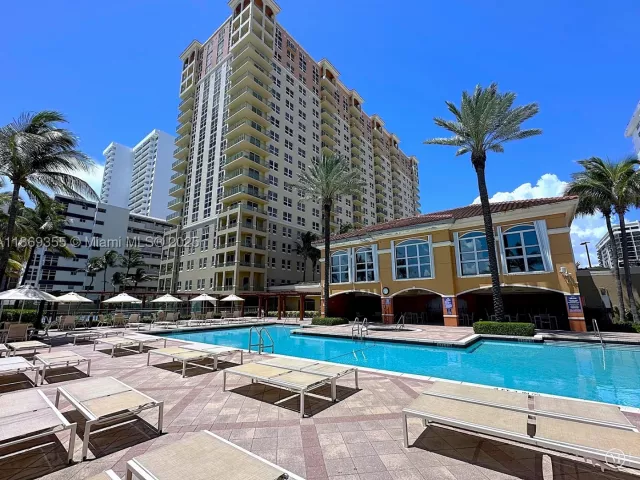 2-bedroom condo for rent in Hallandale Beach - 2080 S OCEAN DRIVE PH3 - MondialRealty