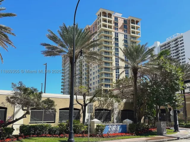 2-bedroom condo for rent in Hallandale Beach - 2080 S OCEAN DRIVE PH3 - MondialRealty