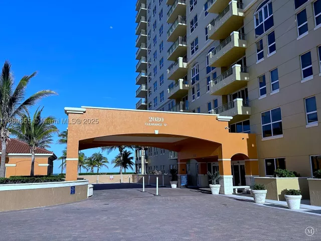 2-bedroom condo for rent in Hallandale Beach - 2080 S OCEAN DRIVE PH3 - MondialRealty