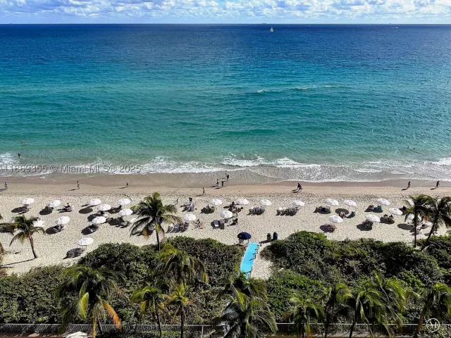 2-bedroom condo for rent in Hallandale Beach - 2080 S OCEAN DRIVE PH3 - MondialRealty