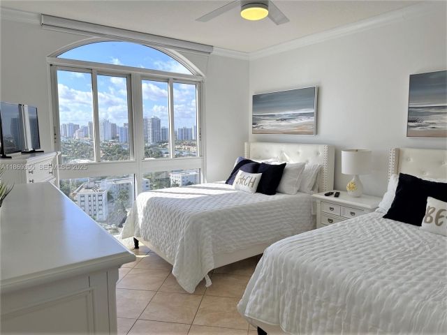 Apartment for rent  Unit #PH3 - photo 6490872