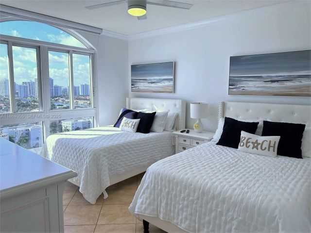 Apartment for rent  Unit #PH3 - photo 6490873