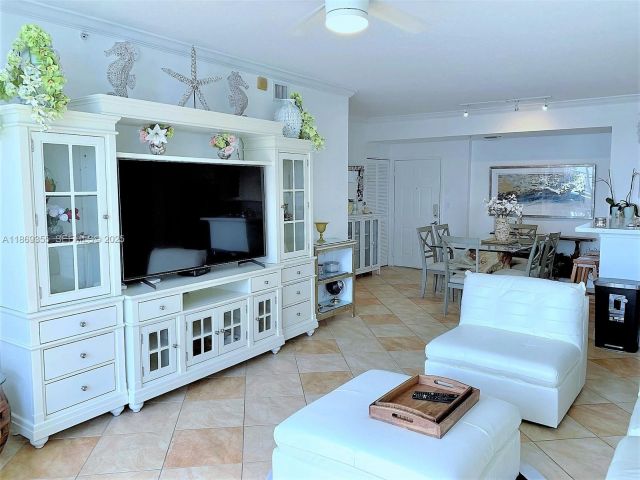 Apartment for rent  Unit #PH3 - photo 6490874