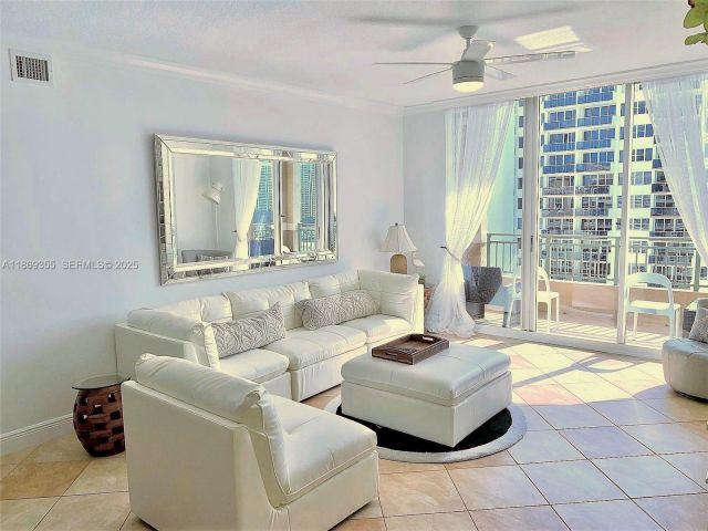 Apartment for rent  Unit #PH3 - photo 6490875