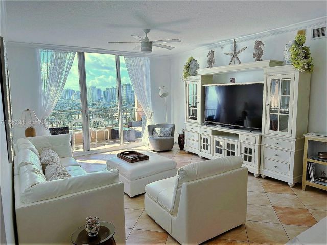 Apartment for rent  Unit #PH3 - photo 6490887