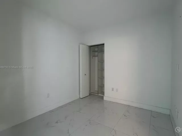 3-bedroom condo for sale in Miami - 92 SW 3rd St 3803 - MondialRealty