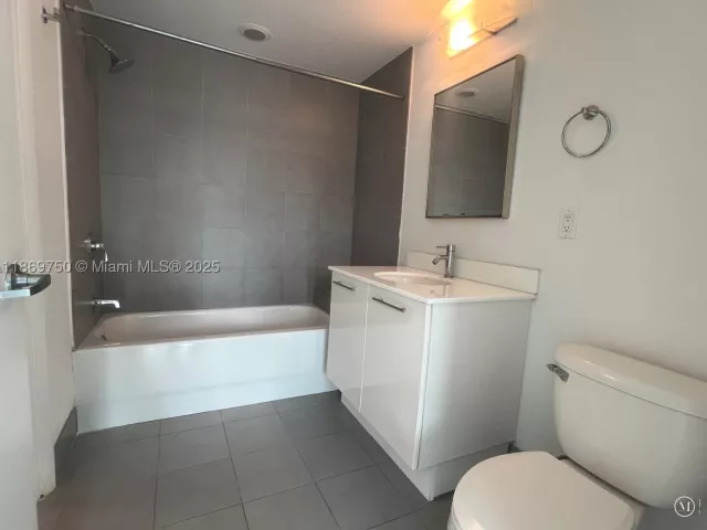 3-bedroom condo for sale in Miami - 92 SW 3rd St 3803 - MondialRealty