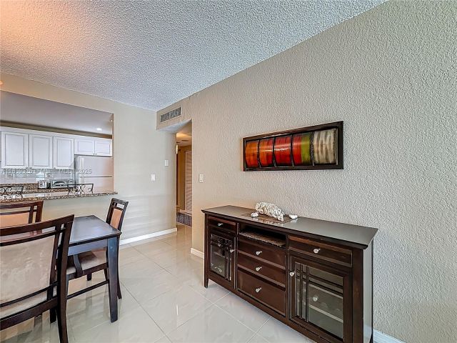 1-bedroom condo for sale in Sunny Isles Beach - 19380 Collins Ave 308 - MondialRealty