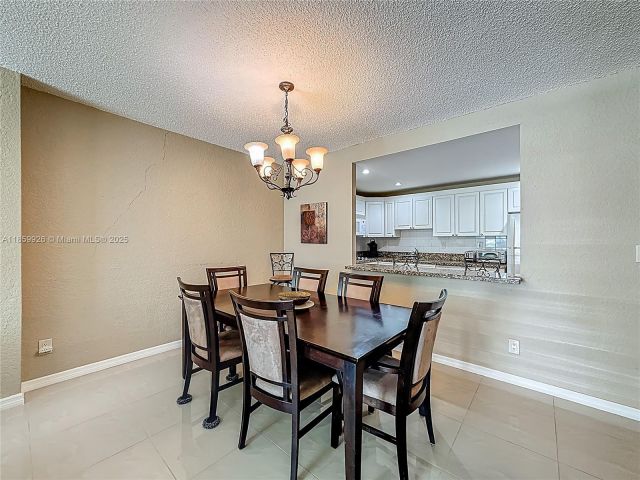 1-bedroom condo for sale in Sunny Isles Beach - 19380 Collins Ave 308 - MondialRealty