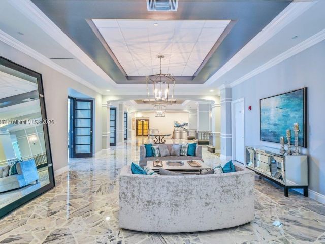 1-bedroom condo for sale in Hollywood - 2501 S Ocean Dr 433 - MondialRealty