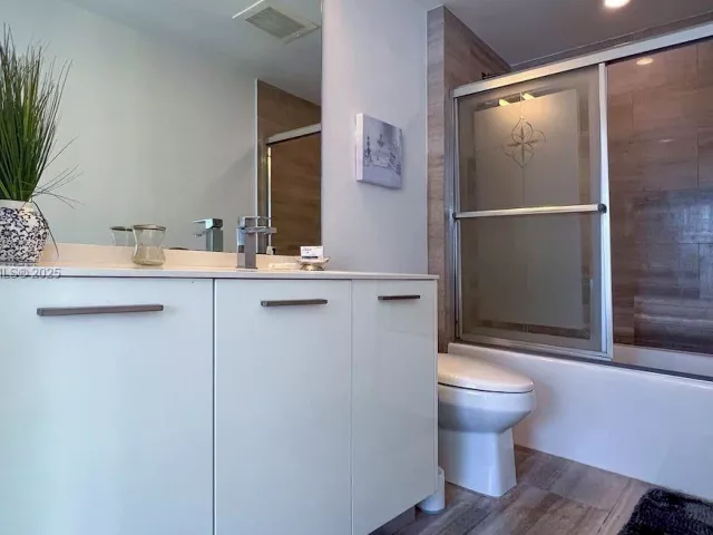 2-bedroom condo for sale in Miami - 1300 Brickell Bay Dr 3007 - MondialRealty