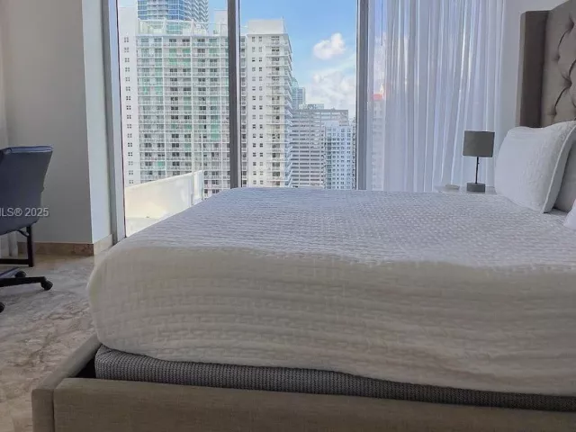 2-bedroom condo for sale in Miami - 1300 Brickell Bay Dr 3007 - MondialRealty