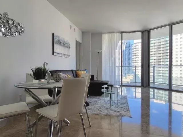 2-bedroom condo for sale in Miami - 1300 Brickell Bay Dr 3007 - MondialRealty