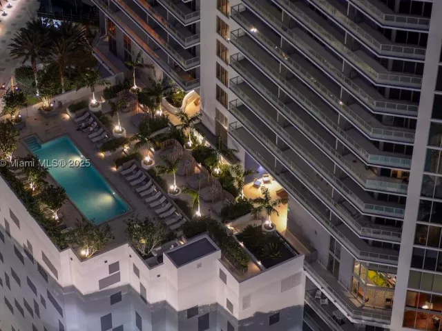 2-bedroom condo for sale in Miami - 1300 Brickell Bay Dr 3007 - MondialRealty
