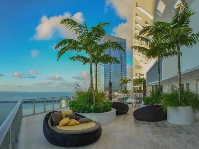 2-bedroom condo for sale in Miami - 1300 Brickell Bay Dr 3007 - MondialRealty