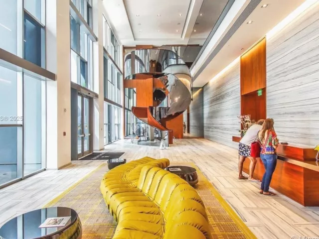 2-bedroom condo for sale in Miami - 1300 Brickell Bay Dr 3007 - MondialRealty