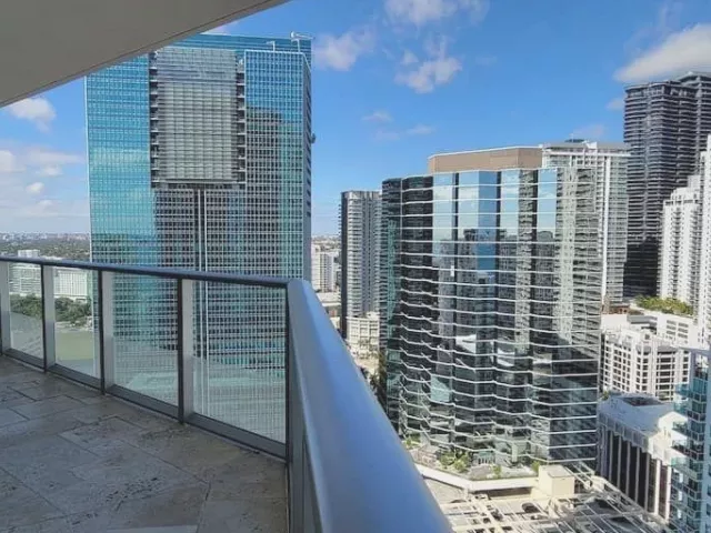 2-bedroom condo for sale in Miami - 1300 Brickell Bay Dr 3007 - MondialRealty