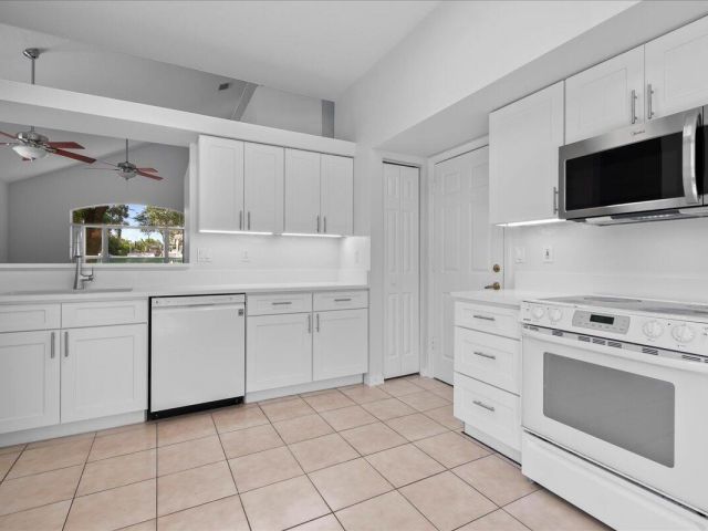 Home for sale at 5143 Elpine Way - photo 6483801