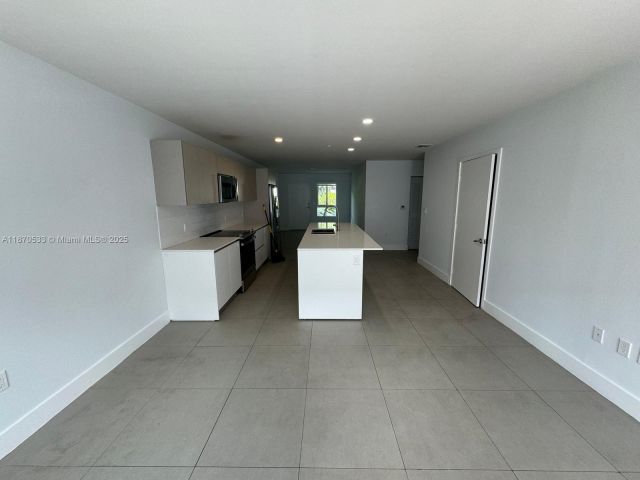 3-bedroom home for rent in Miami - 2555 NE 193rd St 2106 - MondialRealty