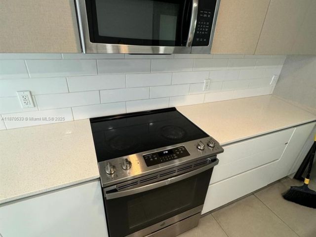 3-bedroom home for rent in Miami - 2555 NE 193rd St 2106 - MondialRealty