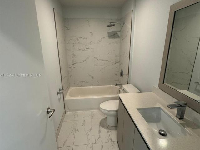 3-bedroom home for rent in Miami - 2555 NE 193rd St 2106 - MondialRealty