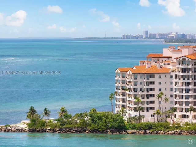 2-bedroom condo for sale in Miami Beach - 100 S Pointe Dr 1501 - MondialRealty